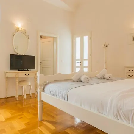 Gracija Bed & Breakfast *